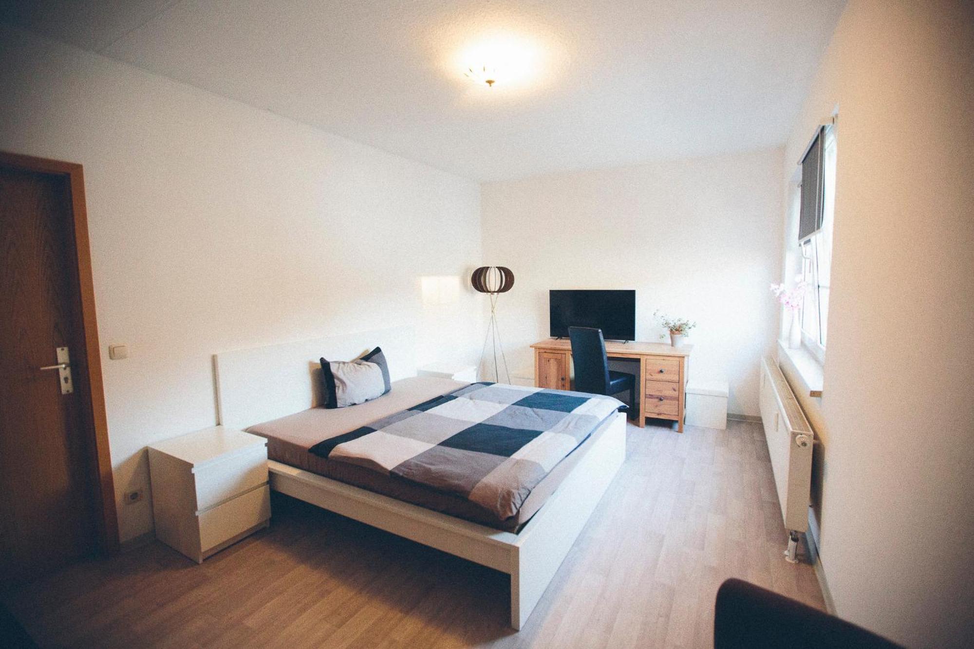 Grosse & Voll Ausgestattete Apartments, Studios, Doppelzimmer, Workspace, Parkplatz, Netflix, Prime & Schnelles Wifi In Ruhiger Lage Mit Garten Rudolstadt Eksteriør bilde
