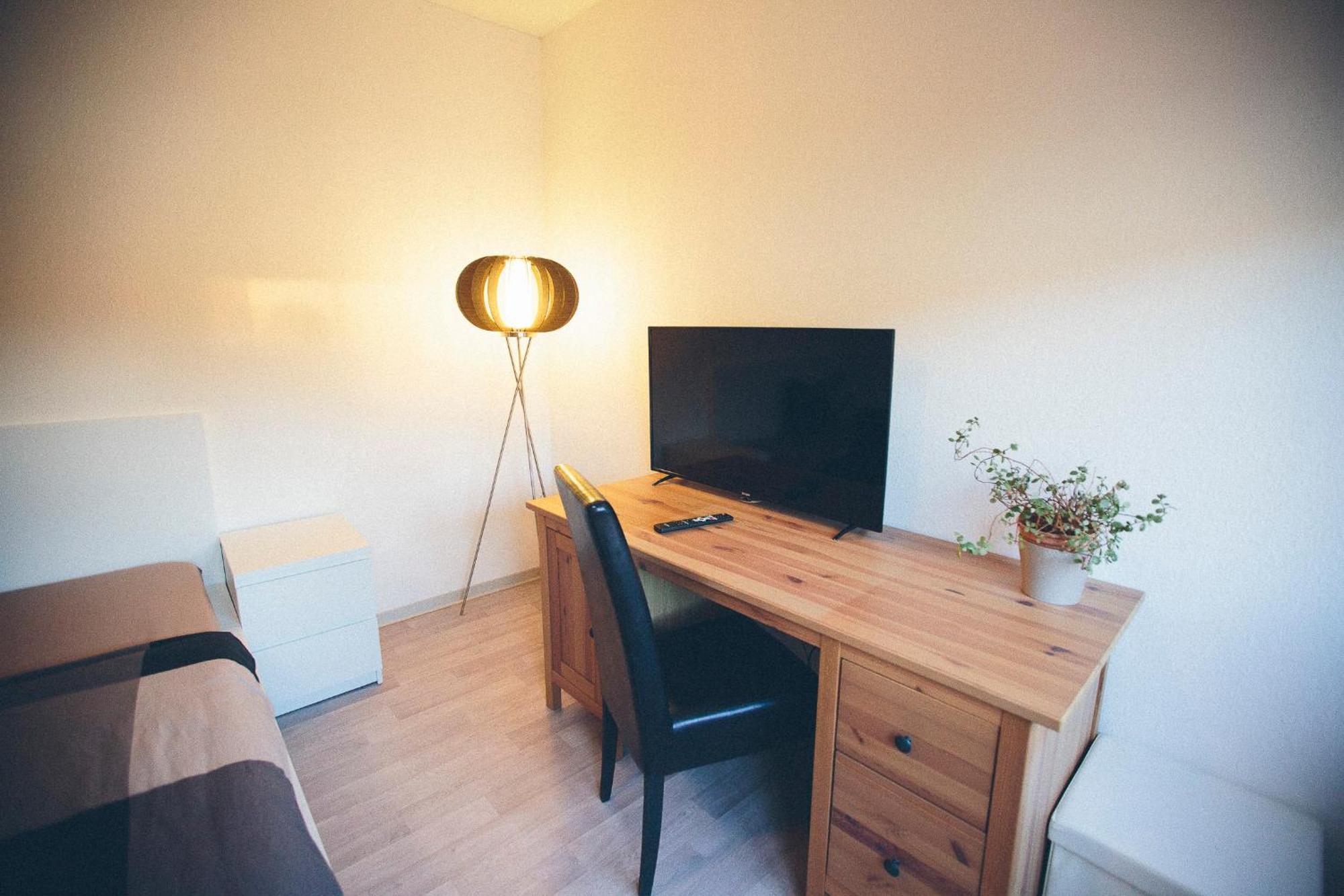 Grosse & Voll Ausgestattete Apartments, Studios, Doppelzimmer, Workspace, Parkplatz, Netflix, Prime & Schnelles Wifi In Ruhiger Lage Mit Garten Rudolstadt Eksteriør bilde