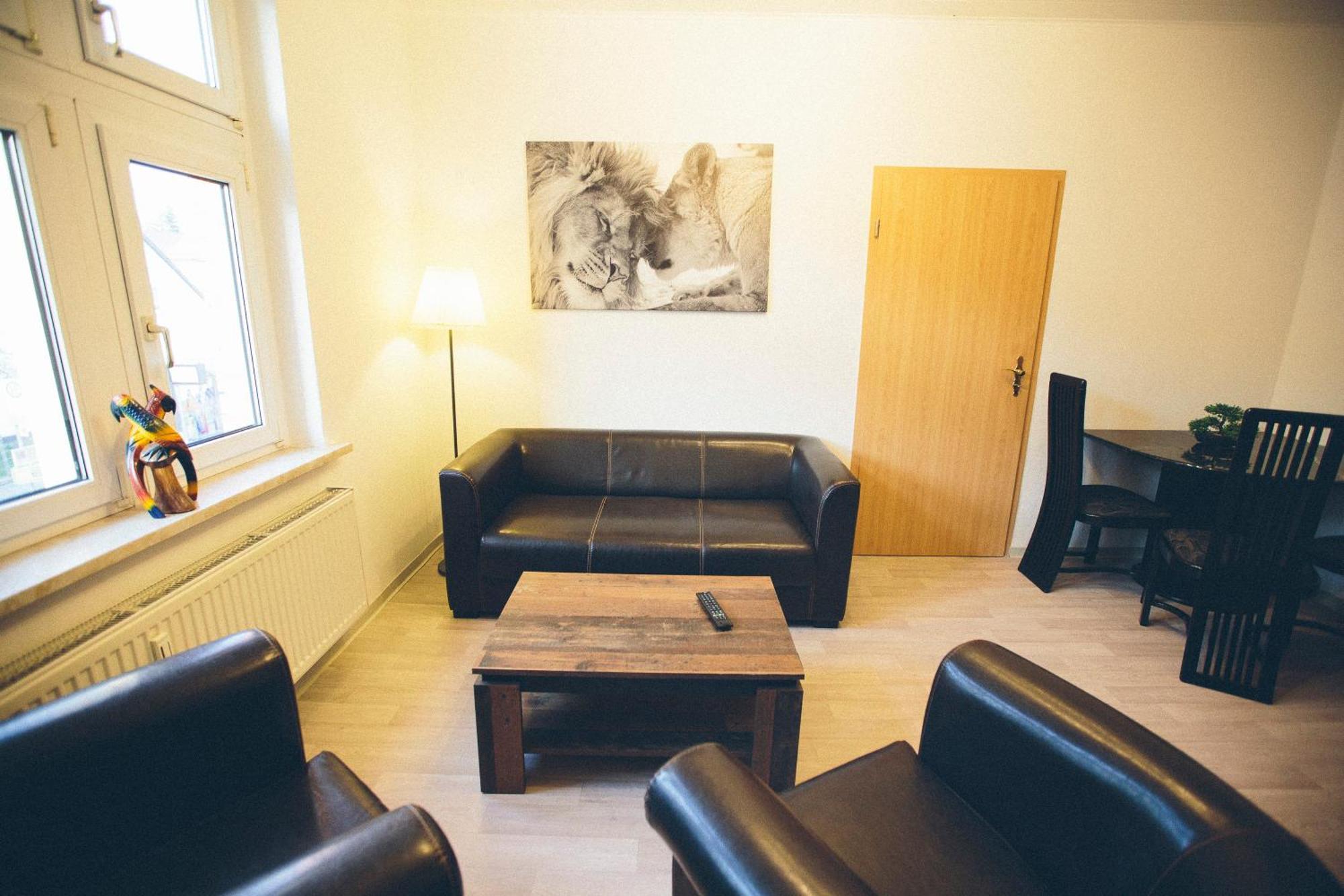 Grosse & Voll Ausgestattete Apartments, Studios, Doppelzimmer, Workspace, Parkplatz, Netflix, Prime & Schnelles Wifi In Ruhiger Lage Mit Garten Rudolstadt Rom bilde