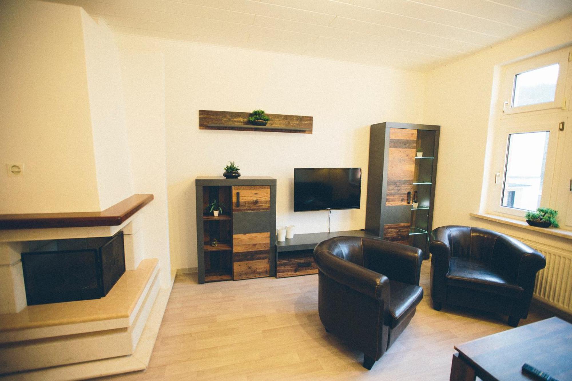 Grosse & Voll Ausgestattete Apartments, Studios, Doppelzimmer, Workspace, Parkplatz, Netflix, Prime & Schnelles Wifi In Ruhiger Lage Mit Garten Rudolstadt Rom bilde