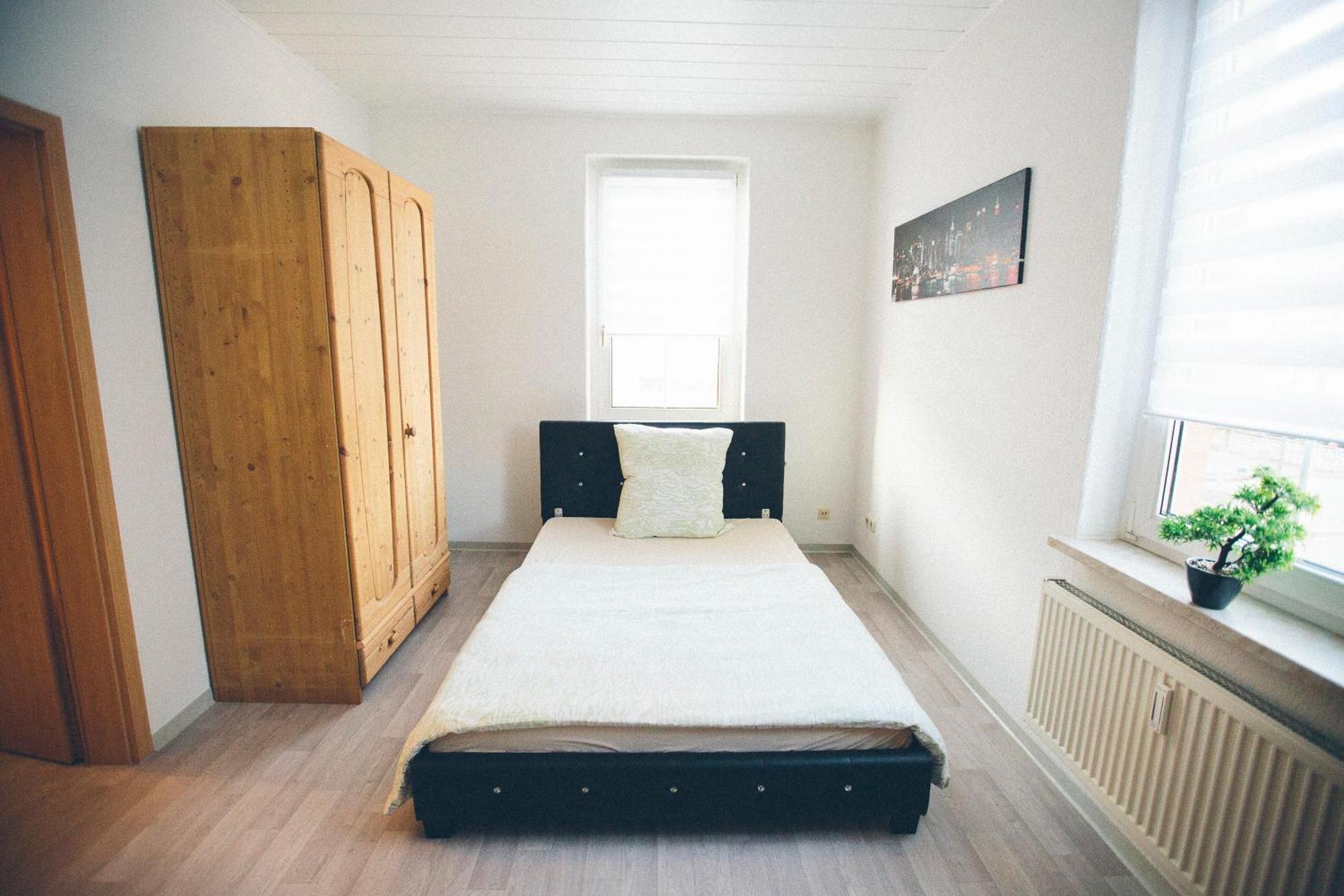 Grosse & Voll Ausgestattete Apartments, Studios, Doppelzimmer, Workspace, Parkplatz, Netflix, Prime & Schnelles Wifi In Ruhiger Lage Mit Garten Rudolstadt Rom bilde