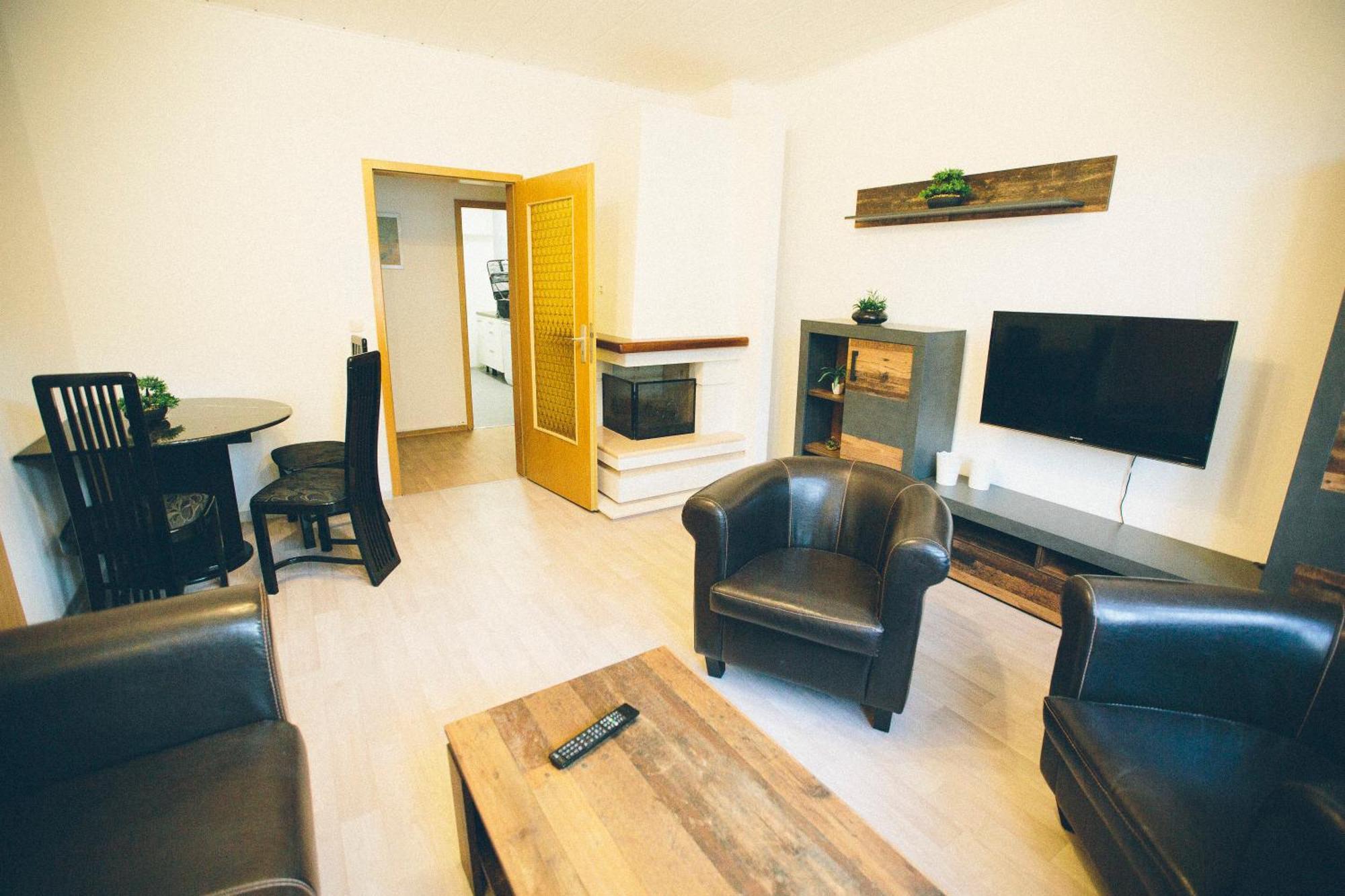 Grosse & Voll Ausgestattete Apartments, Studios, Doppelzimmer, Workspace, Parkplatz, Netflix, Prime & Schnelles Wifi In Ruhiger Lage Mit Garten Rudolstadt Rom bilde