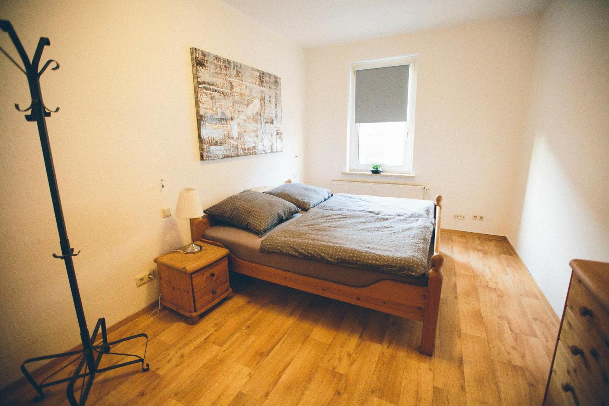 Grosse & Voll Ausgestattete Apartments, Studios, Doppelzimmer, Workspace, Parkplatz, Netflix, Prime & Schnelles Wifi In Ruhiger Lage Mit Garten Rudolstadt Rom bilde
