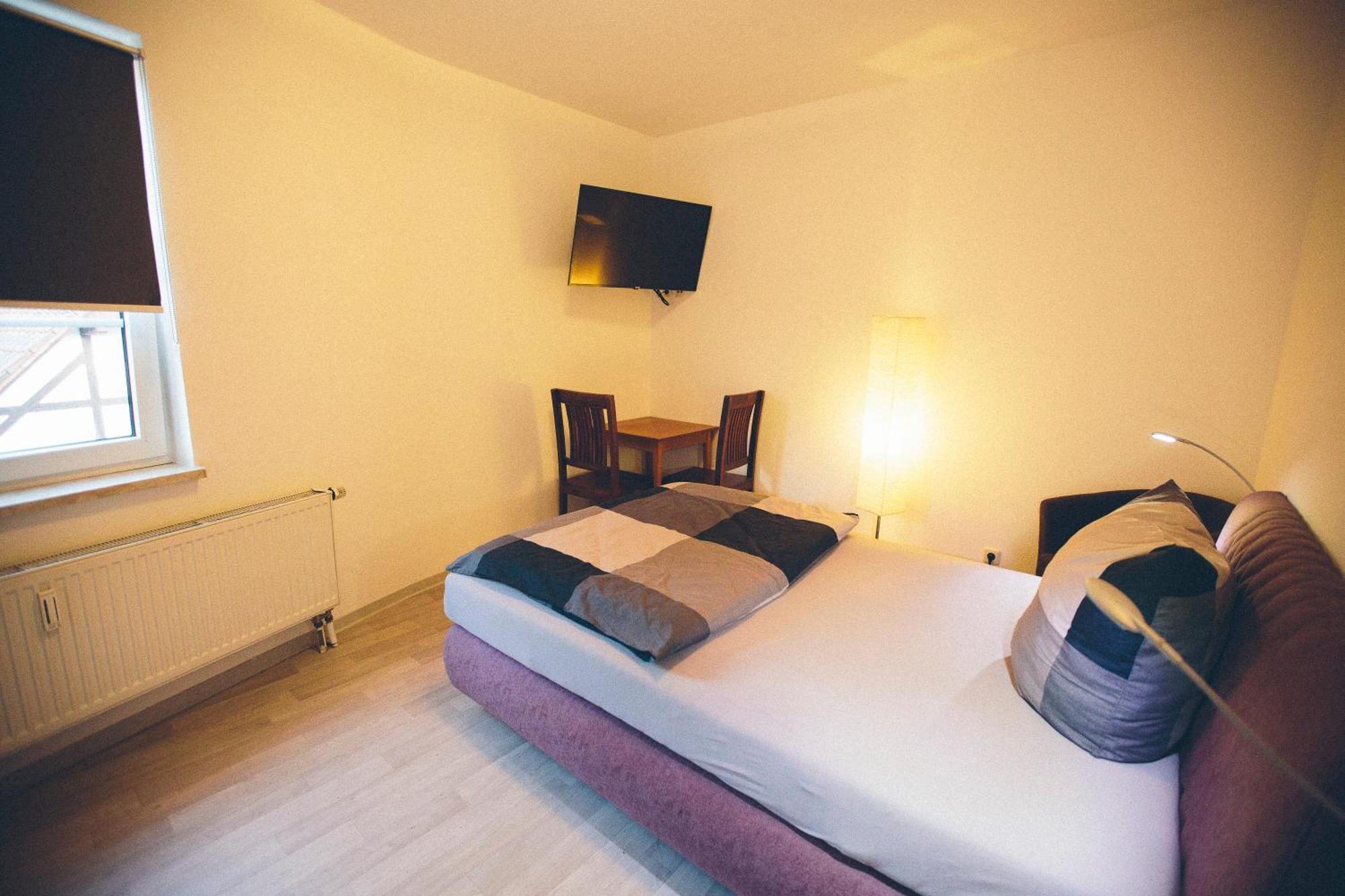 Grosse & Voll Ausgestattete Apartments, Studios, Doppelzimmer, Workspace, Parkplatz, Netflix, Prime & Schnelles Wifi In Ruhiger Lage Mit Garten Rudolstadt Eksteriør bilde