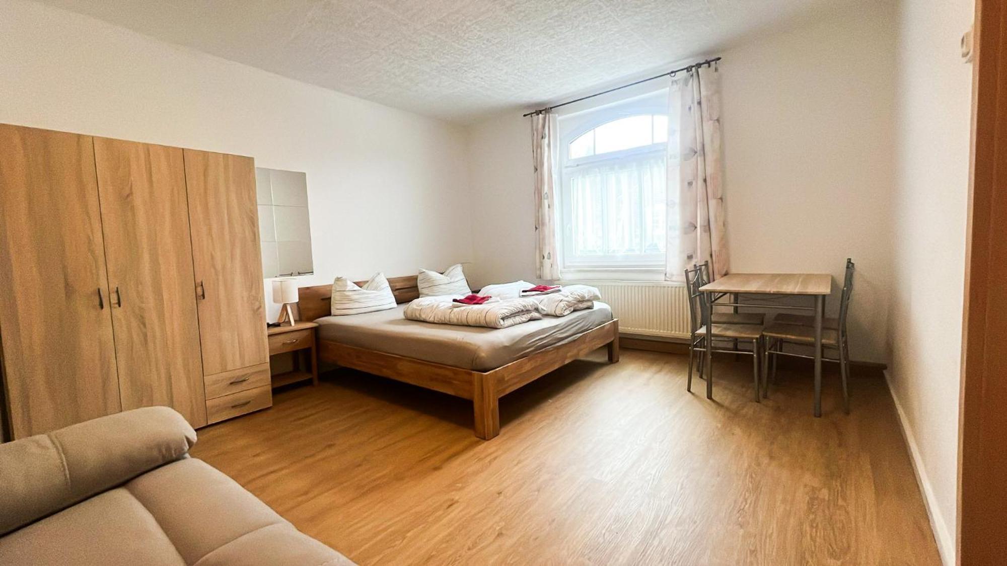 Grosse & Voll Ausgestattete Apartments, Studios, Doppelzimmer, Workspace, Parkplatz, Netflix, Prime & Schnelles Wifi In Ruhiger Lage Mit Garten Rudolstadt Rom bilde