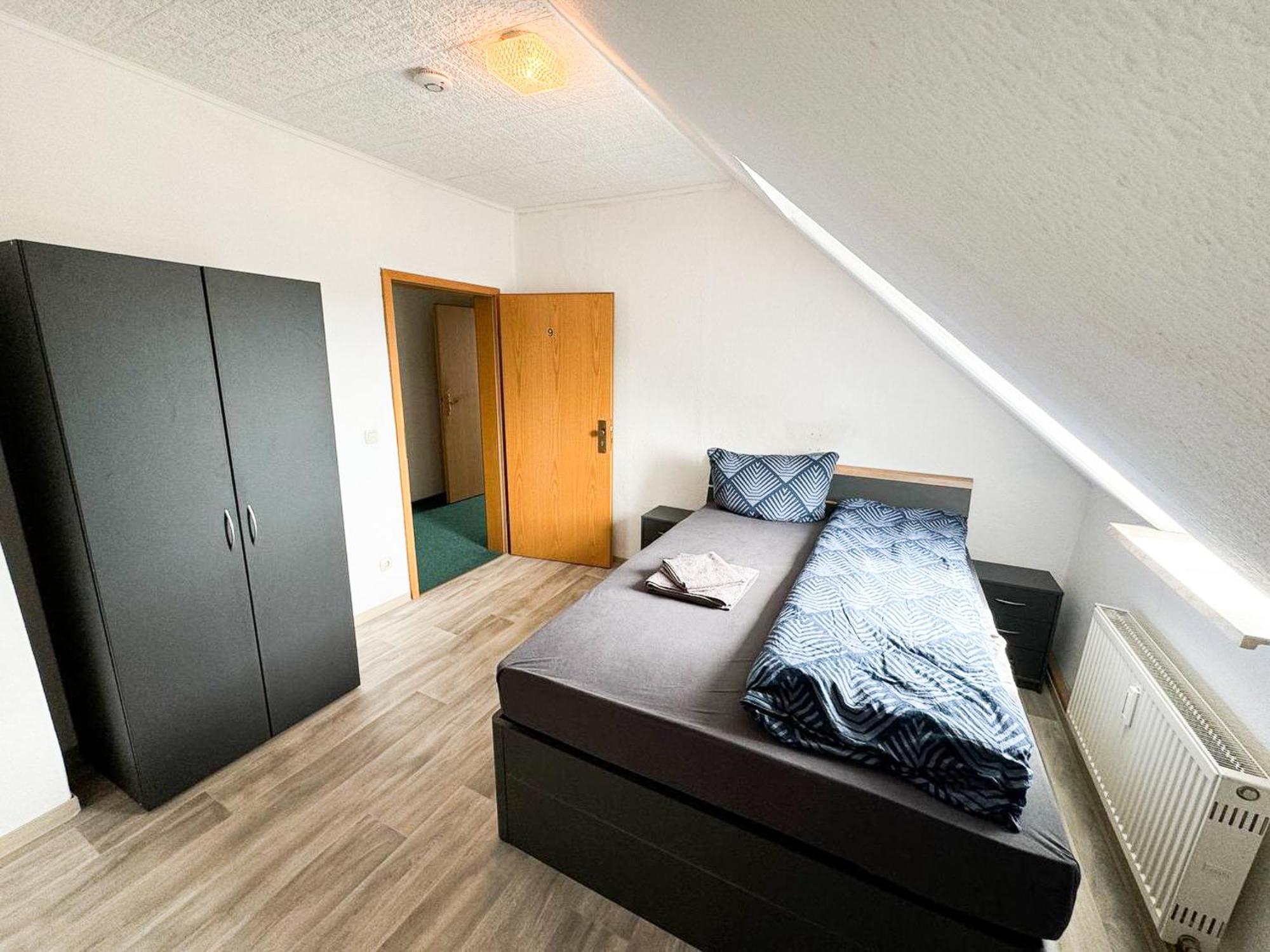 Grosse & Voll Ausgestattete Apartments, Studios, Doppelzimmer, Workspace, Parkplatz, Netflix, Prime & Schnelles Wifi In Ruhiger Lage Mit Garten Rudolstadt Rom bilde