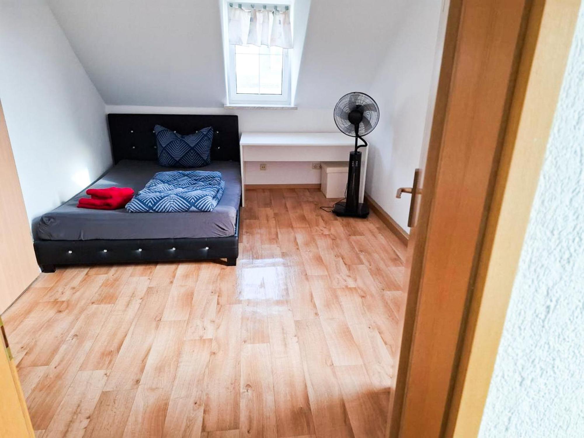 Grosse & Voll Ausgestattete Apartments, Studios, Doppelzimmer, Workspace, Parkplatz, Netflix, Prime & Schnelles Wifi In Ruhiger Lage Mit Garten Rudolstadt Rom bilde